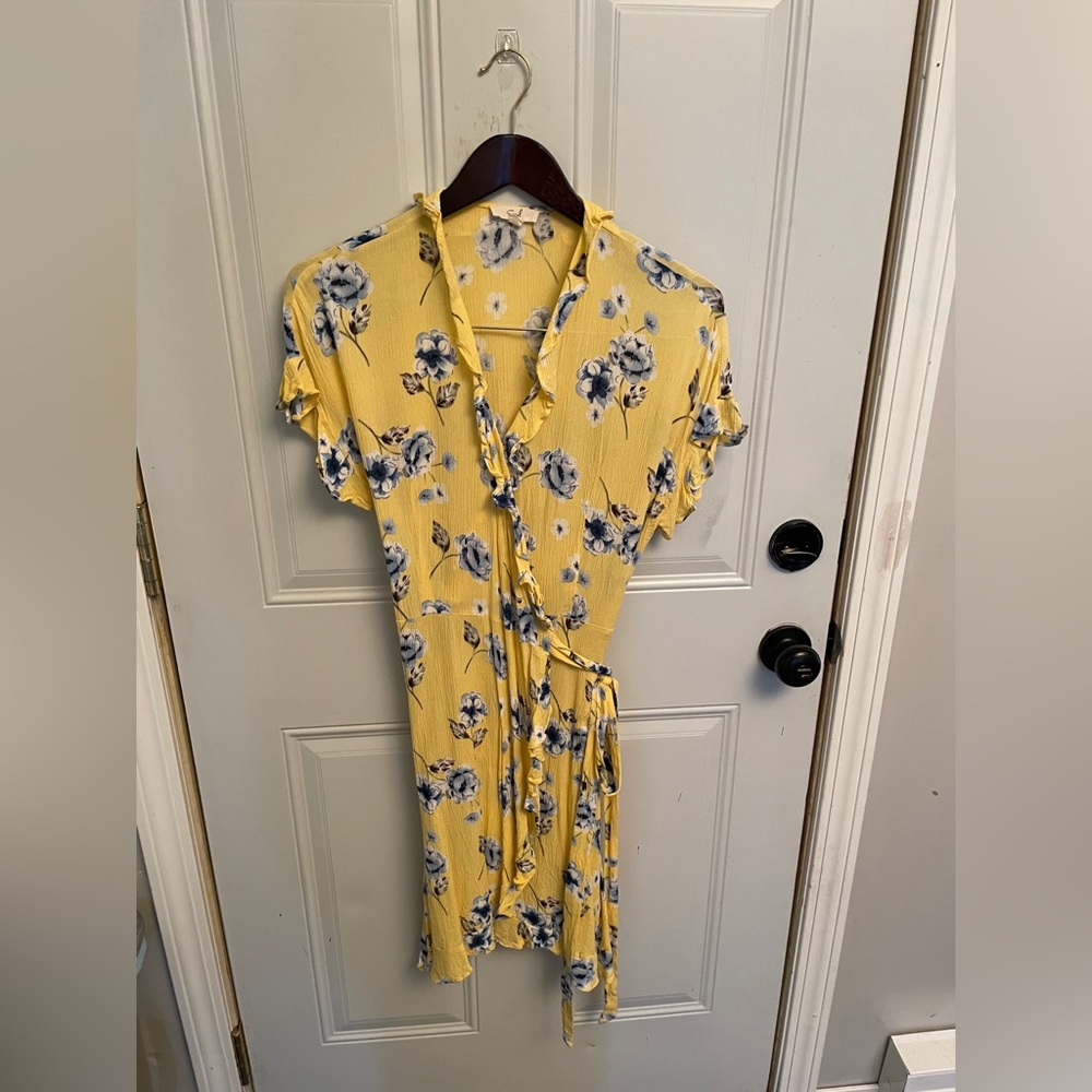 Easel LA Yellow Floral Wrap Dress - size small